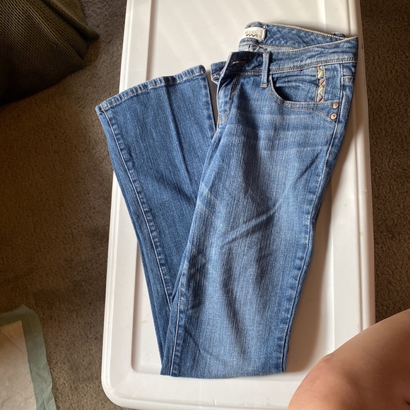 Juniors Young & Faded Jeans - Picture 2 of 4